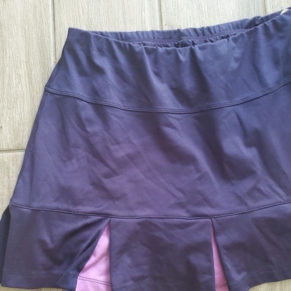 Tail Skort for Golf or tennis in Navy Size Small - Picture 4 of 11